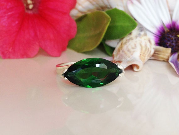 Emeraldt Ring - Kann Geburtsstein Edelstein-Ring Silber Facettierte Grüner Hochzeits-Geschenk Versprechen Stift-Ring von HolyLandChic