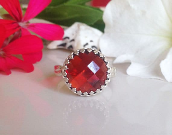 Granat Ring - Januar Geburtsstein Runde Krone-Ring Silber Promise Jahrgang Band Edelstein-Ring Roter Braut von HolyLandChic