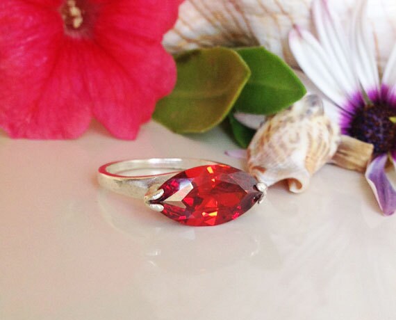 Granat-Ring - Januar Geburtsstein Silber Ring Promise Edelstein-Ring Roter Braut Coctail von HolyLandChic