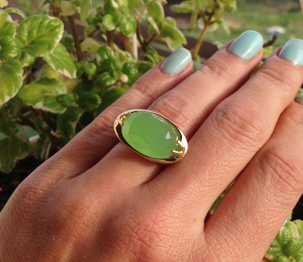 Grüner Chalcedon Ring - Licht Grün Cocktail-Ring Edelstein-Ring Gold Ovaler Große Stein-Ring Fett von HolyLandChic