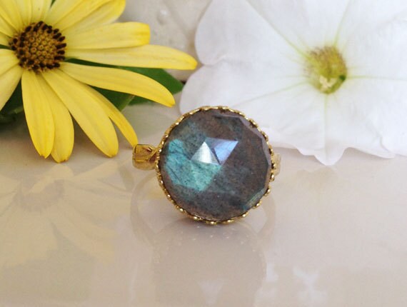 Labradoritring - Echter Edelstein-Ring Runde Krone Ring Gold Grau Zierliche Zarter Regenbogen von HolyLandChic