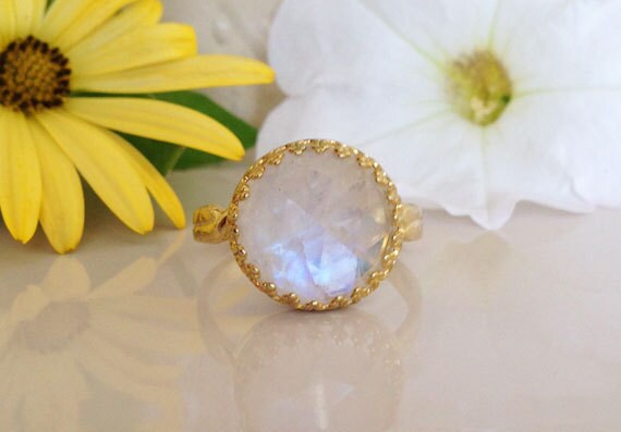 Mondstein Ring - Juni Birthstone Runde Krone Promise Reflektierende Ringe Natürliche Edelstein-Ring von HolyLandChic