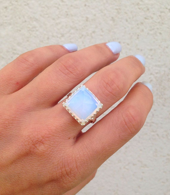 Opalit Ring - Platz Krone Edelstein-Ring Zarter Pacific Opalring Regenbogen Mondsteinring Promise von HolyLandChic