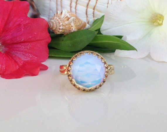 Opalit Ring - Runde Krone Edelstein-Ring Zarter Pacific Opalring Regenbogen Mondsteinring Promise von HolyLandChic