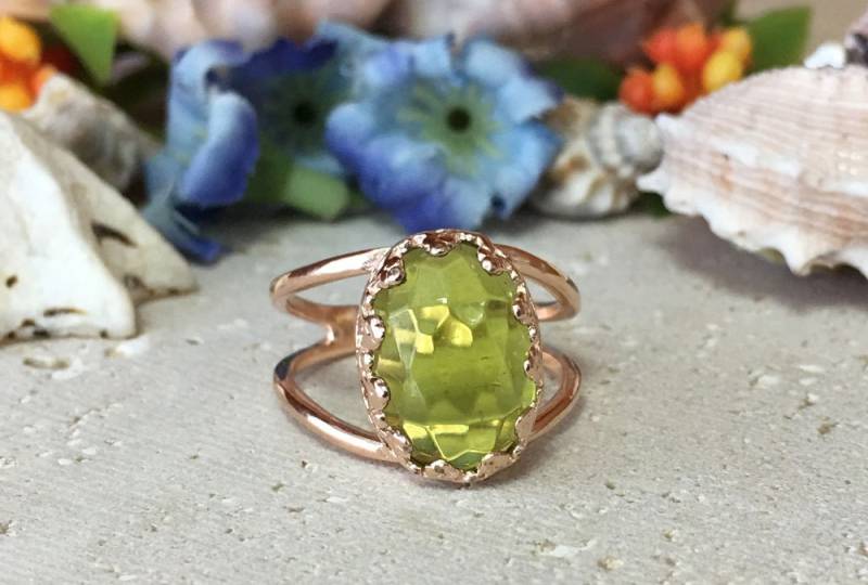 Peridot - August Birthstone Edelstein-Ring Rose Schnitt Ring Oval Krone Spitze-Ring Licht Grün Gold von HolyLandChic