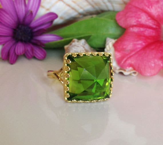 Peridot Ring - August Birthstone Edelstein-Ring Rose Schnitt Platz Krone, Spitze-Ring Licht Grün Gold von HolyLandChic