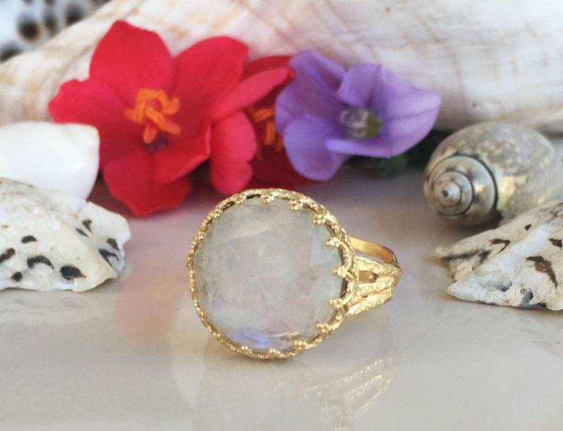 Regenbogen Mondstein Ring - Juni Birthstone Echte Edelstein Runde Versprechen Reflektierende Gold von HolyLandChic
