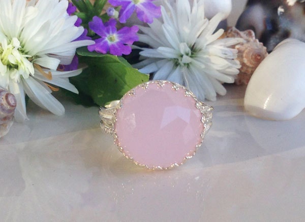 Rosa Chalcedon Ring - Rosenquarz Oktober Birthstone Silber Braut, Runde Krone Rosa Versprechen von HolyLandChic