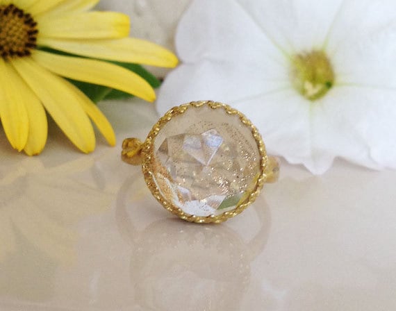Rutilquarz Ring - Vintage Style Goldring Runder Kronenring Lünetten Ring Edelstein Goldener Stein Cocktail von HolyLandChic