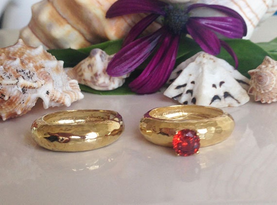 Set Aus 2 Ringe - Gehämmert Edelstein-Ring Birthstone Ring Gold Stapeln Stapelbar von HolyLandChic