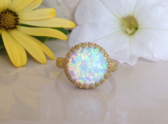 Weisser Opal Ring - Goldener Runde Krone Edelstein Schmuck Promise Zarte Hochzeits-Geschenk von HolyLandChic