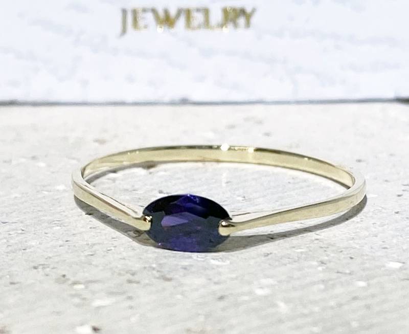 Amethyst Ring - Februar Geburtsstein Edelstein Oval Stapel Zarter Gold Lila Schlichter von HolyLandJewelry