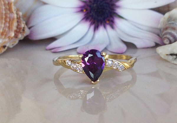 Amethyst Ring - Lila Gold Band Februar Edelstein Tropfen Prong Kleiner Schlichter von HolyLandJewelry