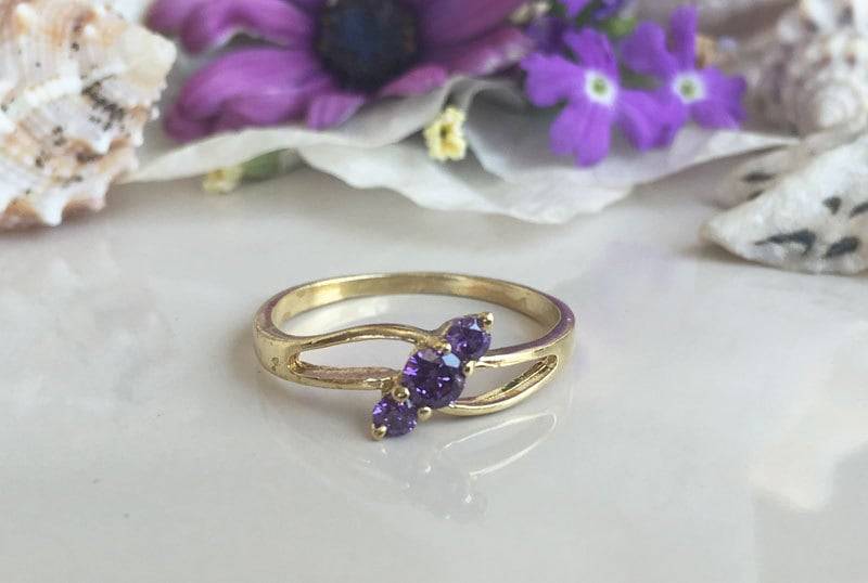 Amethyst Ring - Lila Gold Band Februar Geburtsstein Schmuck Edelstein Winziger Einfacher Stapel Dreifach von HolyLandJewelry
