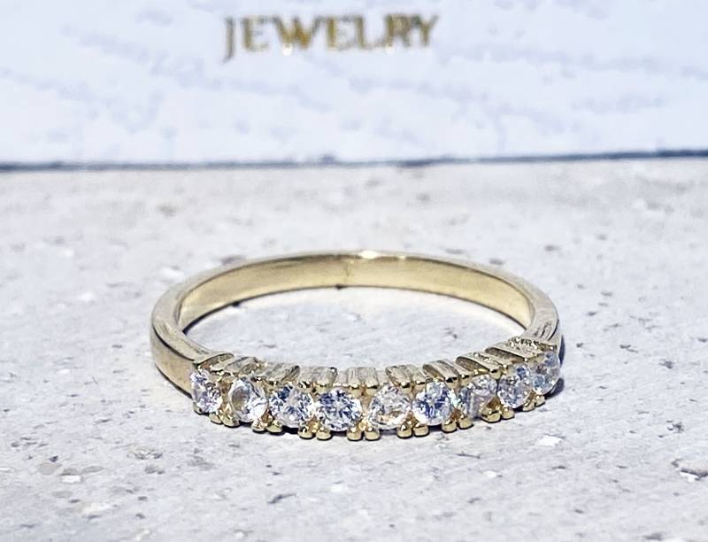 April Birthstone Schmuck - Klarer Quarz Ring Kleiner Stapel Kristalle Halbe Eternity Weißes Band April Birthstone Schmuck - Klarer Quarz Ring Kleiner Stapel Kristalle Halbe Eternity Weißes Band von HolyLandJewelry