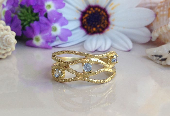 Aquamarin Ring - März Geburtsstein Gehämmert Gold Edelstein Schlichter Dezenter von HolyLandJewelry