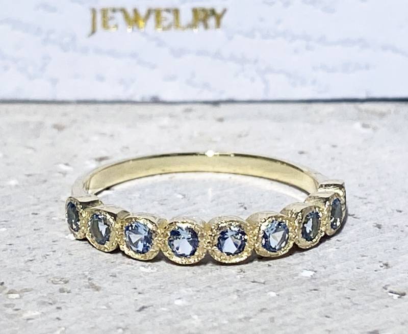 Aquamarin Ring - März Geburtsstein Stapel Edelstein Band Schlichter Seeschaum Zarter Kleiner von HolyLandJewelry