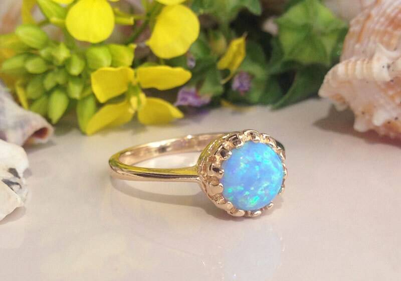 Blauer Opal Ring - Oktober Geburtsstein Gold Edelstein Schmuck Lünettenring Versprechen Runder Zierlicher von HolyLandJewelry