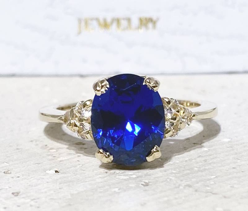 Blauer Saphir Ring - September Geburtsstein Statement Gold Verlobungsring Prong Oval Cocktail von HolyLandJewelry