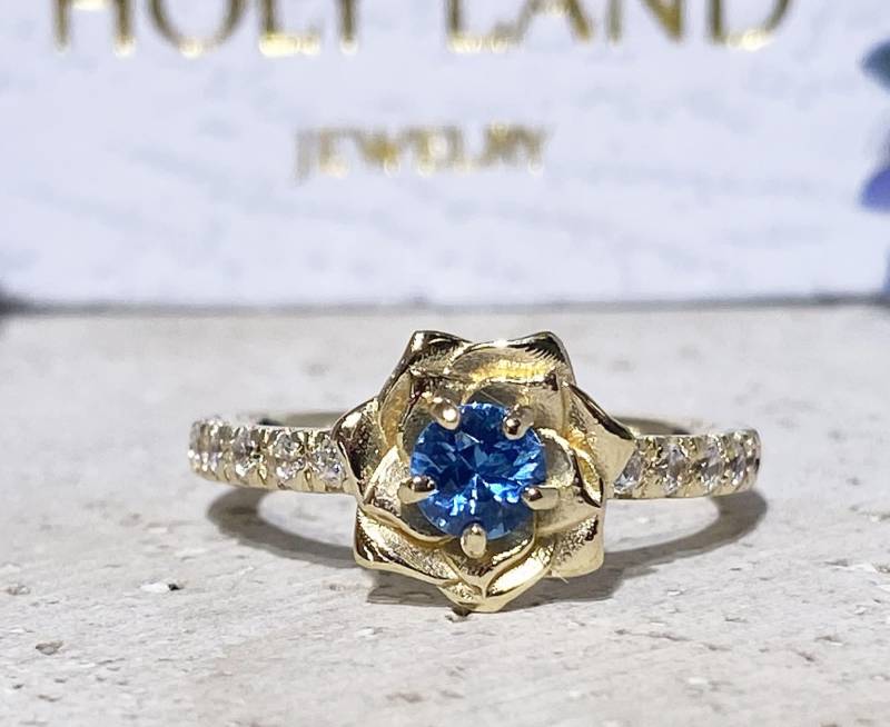 Blautopas Ring - Dezember Geburtsstein Kamelie Blumen Statement Goldring Verlobungsring Vintage von HolyLandJewelry
