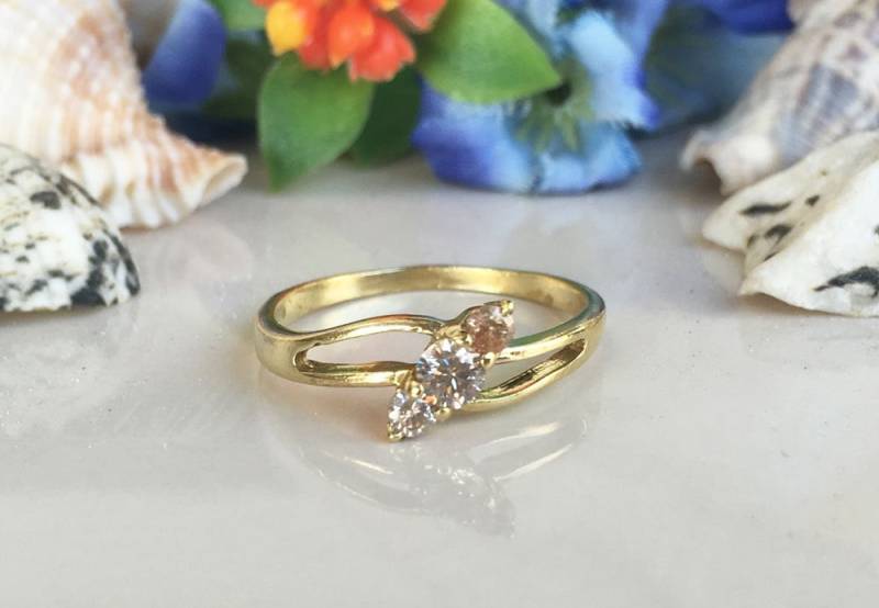 Champagner Citrin Ring - Edelstein Stapel November Geburtsstein Einfacher Prong Dreifach Kleiner Gold Champagner Citrin Ring - Edelstein Stapel November Geburtsstein Einfacher Prong Dreifach Kleiner Gold von HolyLandJewelry