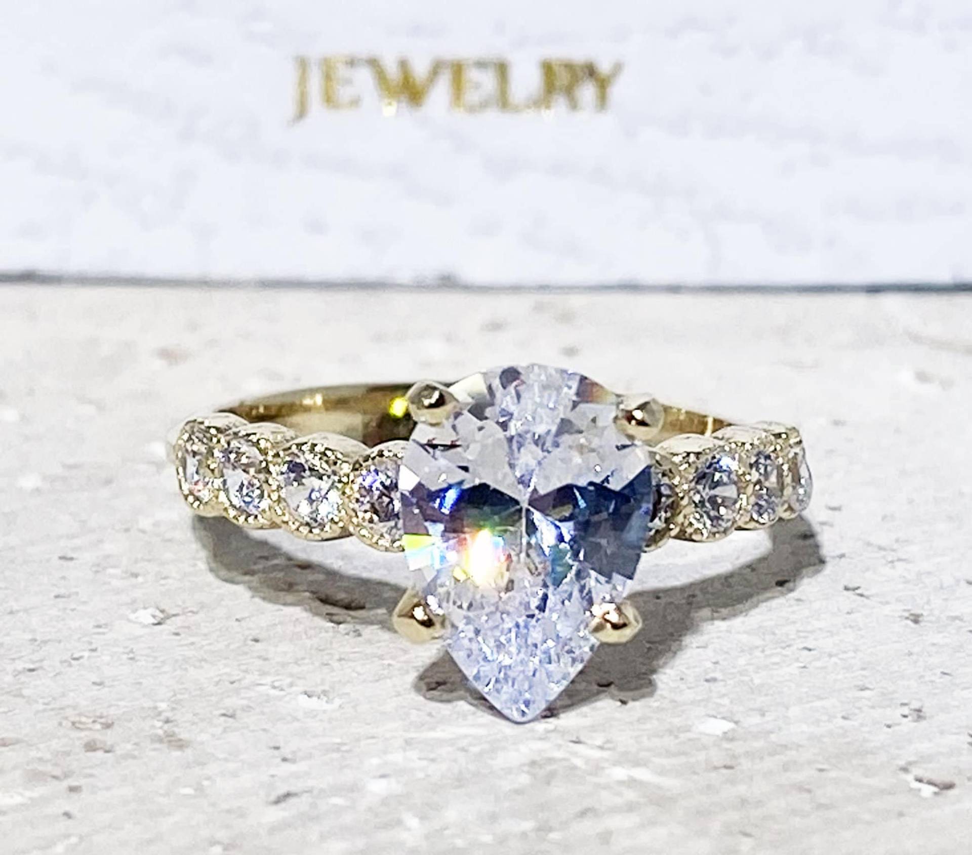 Klarer Quarz Ring - Goldring Krappenring Statement April Geburtsstein Edelstein Band Verlobungsring Tropfenring von HolyLandJewelry