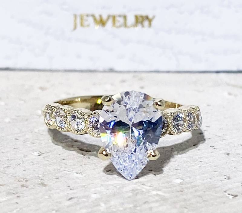 Klarer Quarz Ring - Goldring Krappenring Statement April Geburtsstein Edelstein Band Verlobungsring Tropfenring von HolyLandJewelry