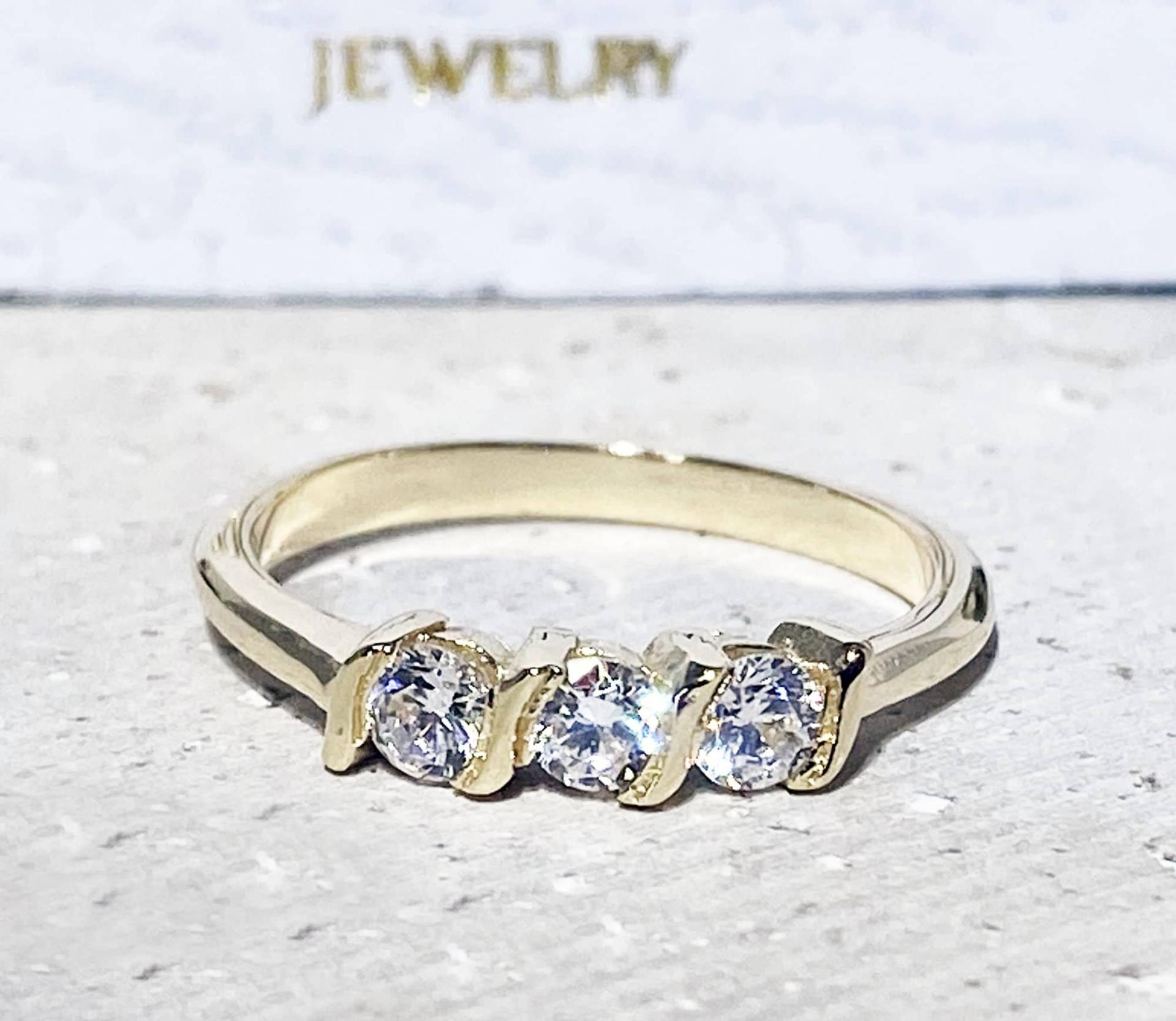 Klarer Quarz Ring - Kristalle April Geburtsstein Stapelring Edelstein Goldring Schlichter Schmaler Prong von HolyLandJewelry