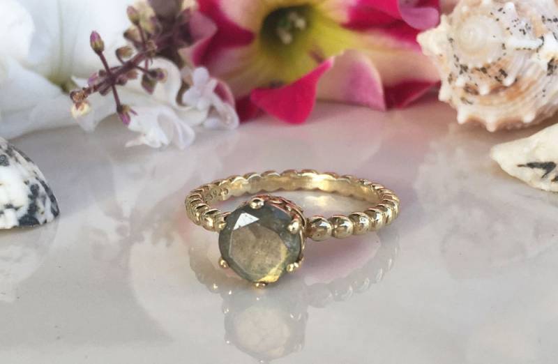 Labradorit Ring - Grauer Echter Edelstein Gold Stapel Prong Set Schlichter Schmuck Regenbogen von HolyLandJewelry