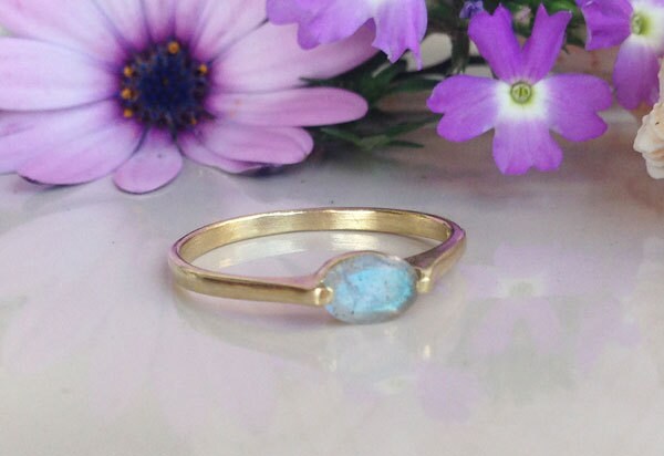 Labradorit Ring - Grauer Echter Edelstein Gold Stapelring Zarter Regenbogen von HolyLandJewelry