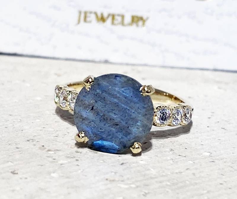 Labradorit Ring - Runder Statement Gold Verlobungsring Prong Cocktail Regenbogen von HolyLandJewelry