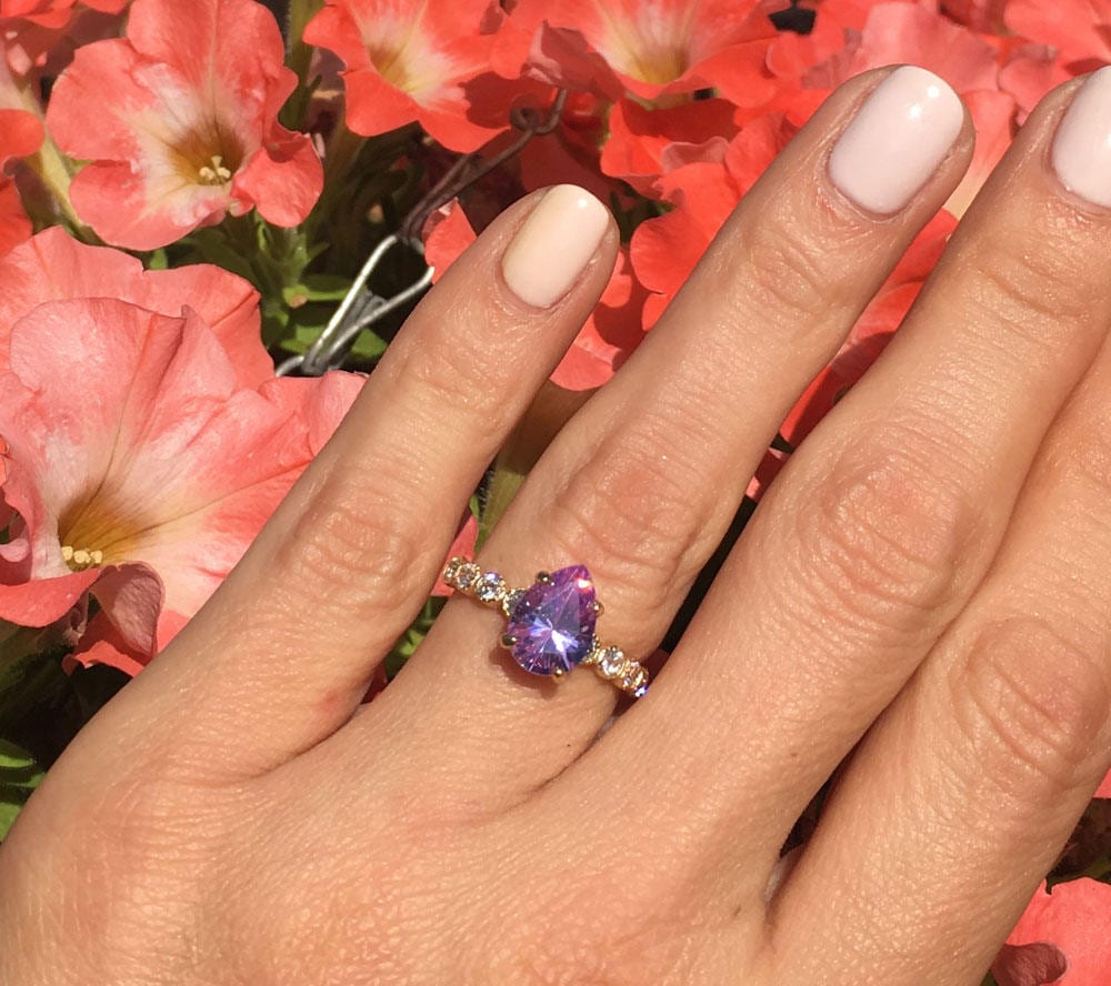 Lavendel Amethyst Ring - Gold Statement Tropfen Cocktail Edelstein Prong von HolyLandJewelry