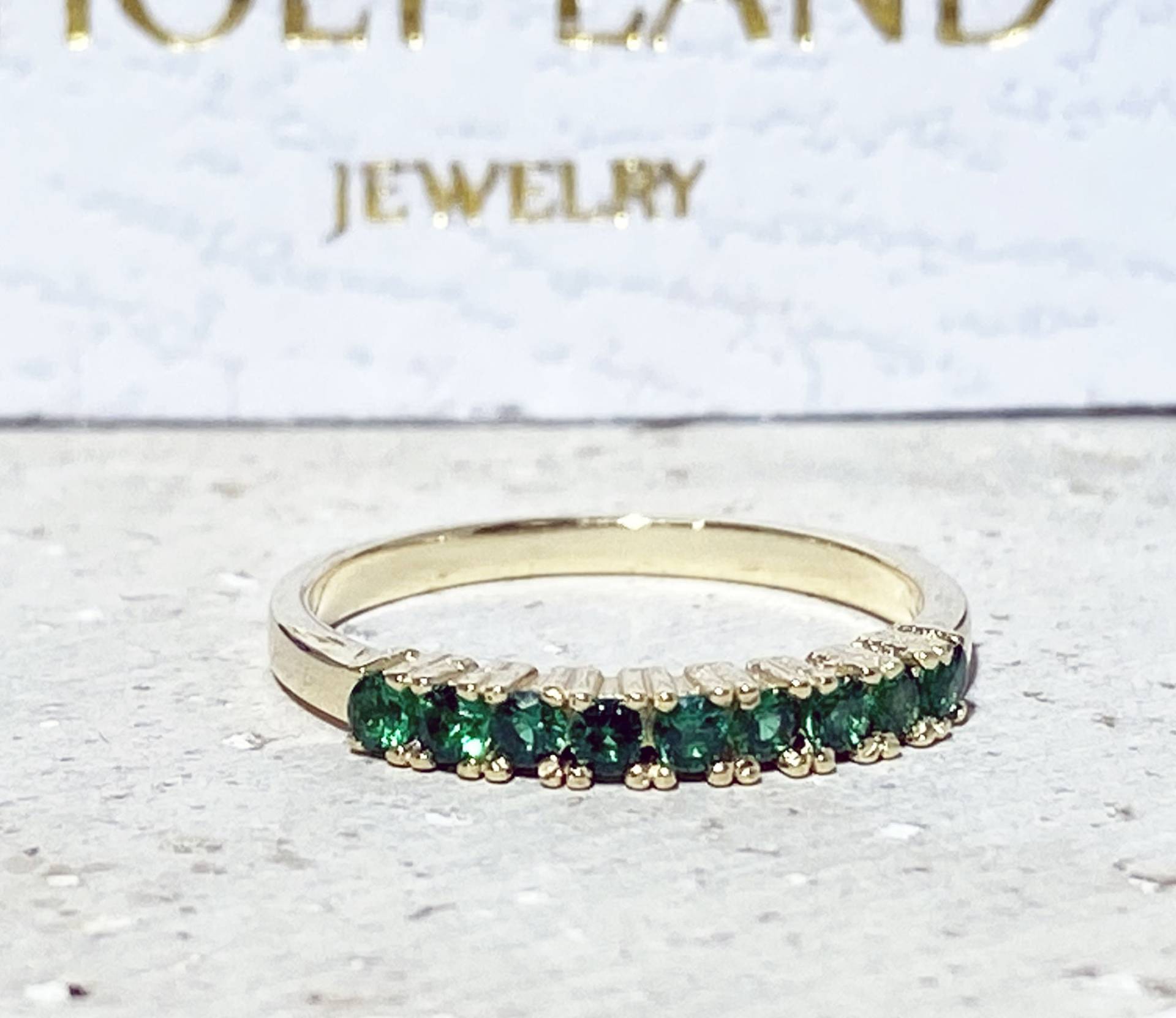 Mai Birthstone Schmuck - Smaragd Ring Halb Eternity Stapelring Goldring Prong Grüner Zierlicher -Winziger Mai Birthstone Schmuck - Smaragd Ring Halb Eternity Stapelring Goldring Prong Grüner Zierlicher -Winziger von HolyLandJewelry