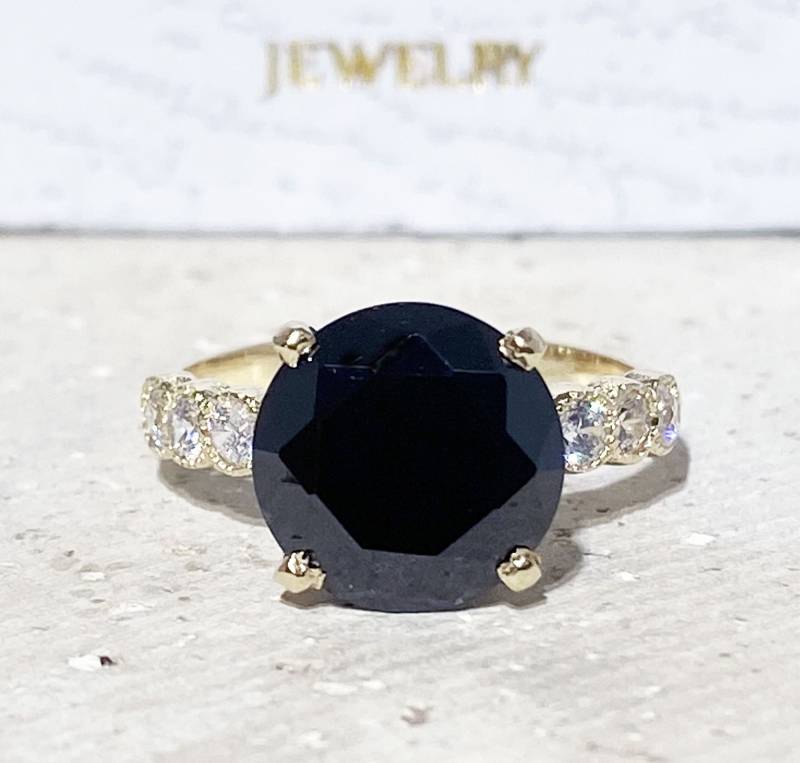 Onyx Ring - Dezember Geburtsstein Goldring Verlobungsring Cocktailring Runder Edelstein Band Statement Prong Onyx Ring - Dezember Geburtsstein Goldring Verlobungsring Cocktailring Runder Edelstein Band Statement Prong von HolyLandJewelry