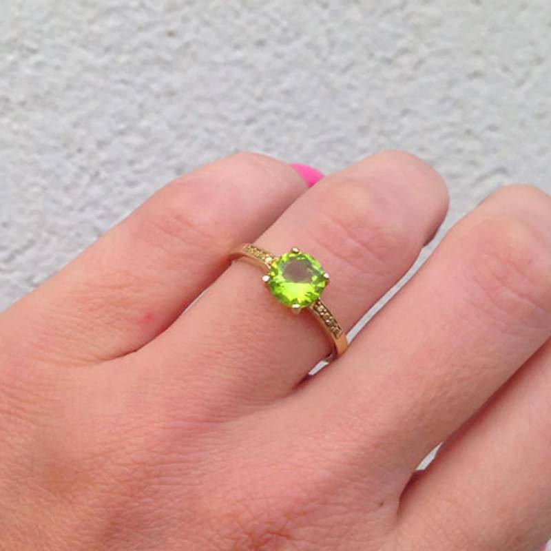 Peridot Ring - August Geburtsstein Edelstein Kleiner Stapelring Runder Goldring Schlichter Schmuck von HolyLandJewelry