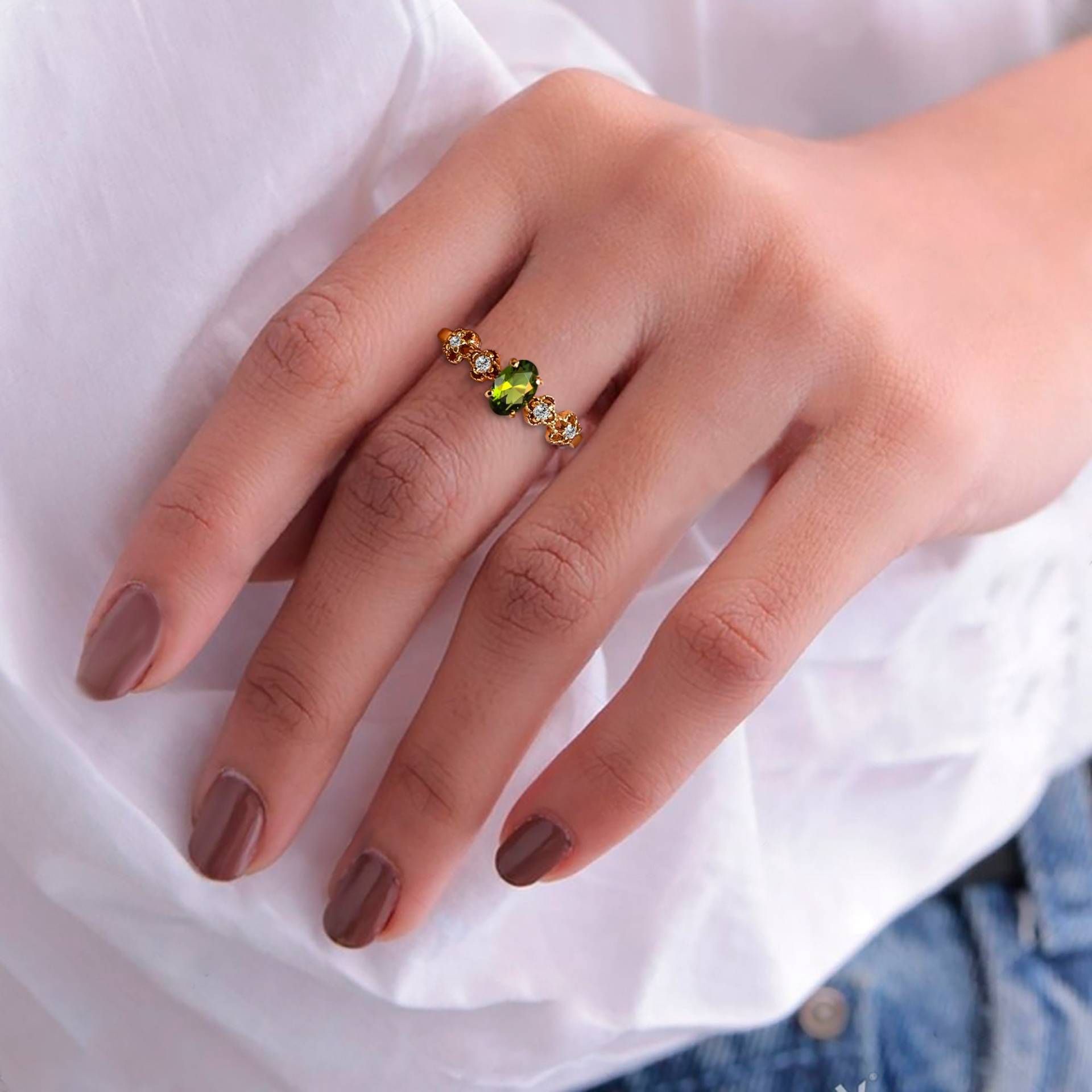 Peridot Ring - August Geburtsstein Gold Stapelring Zarte Blumen Edelstein Zierlicher von HolyLandJewelry