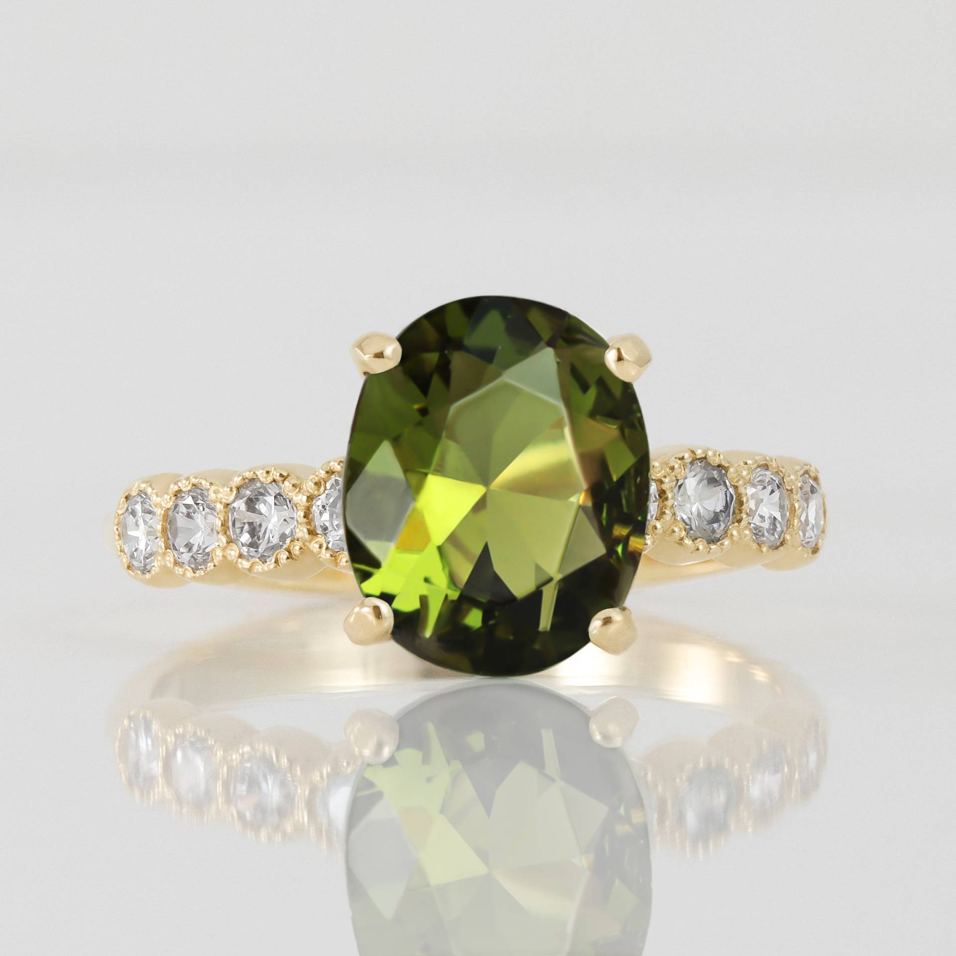 Peridot Ring - August Geburtsstein Goldring Verlobungsring Oval Cocktail Statement Hellgrüner von HolyLandJewelry