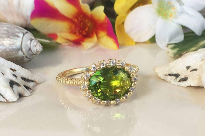 Peridot Ring - August Geburtsstein Statement Gold Verlobungsring Oval Cocktail Lünetten von HolyLandJewelry