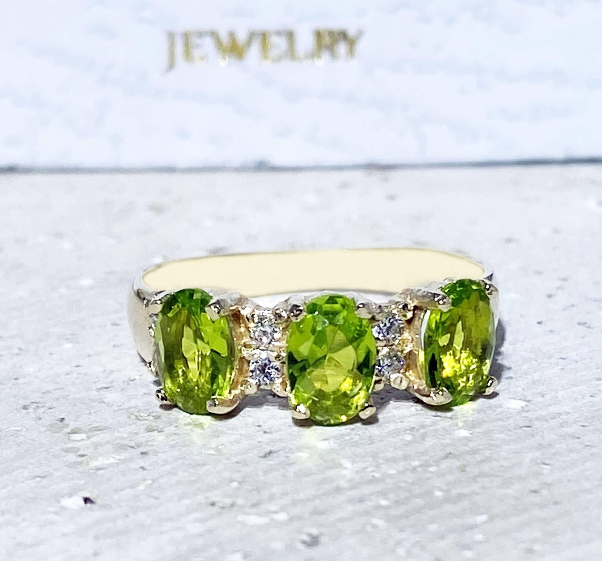 Peridot Ring - Gold Edelstein Stapel Verlobungs Grüner Prong Statement August Geburtsstein von HolyLandJewelry