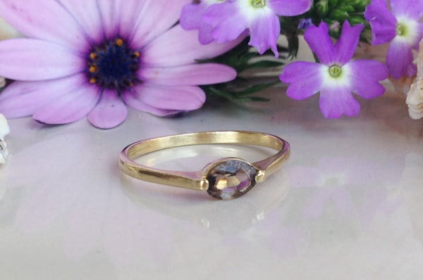 Rauchquarz Ring - Echte Edelsteine Winziger Oval Gold Brauner Stapelring Schlichter Schmuck von HolyLandJewelry