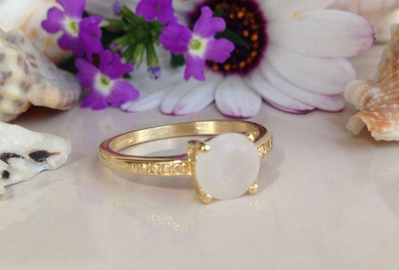Regenbogen Mondstein Ring - Echter Edelstein Juni Geburtsstein Goldring Stapelband Runder Prong Winziger von HolyLandJewelry