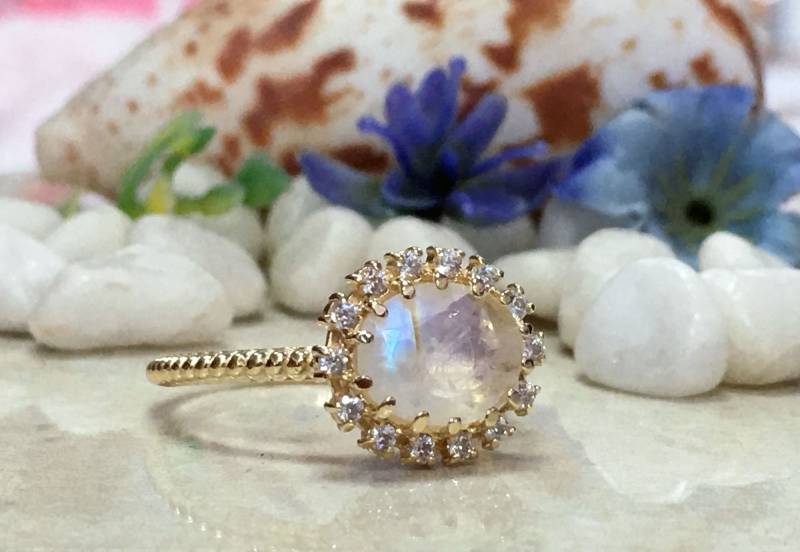 Regenbogen Mondstein Ring - Juni Geburtsstein Goldring Statement Verlobungsring Oval Cocktail von HolyLandJewelry