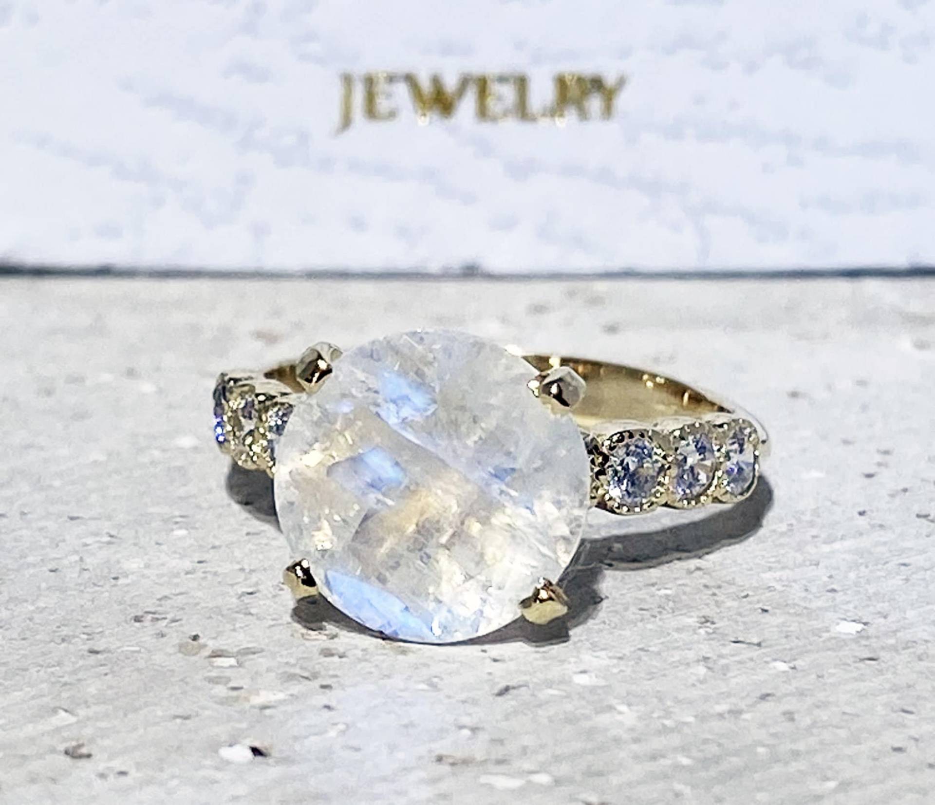 Regenbogen Mondstein Ring - Juni Geburtsstein Goldring Verlobungsring Cocktail Statement Runder von HolyLandJewelry