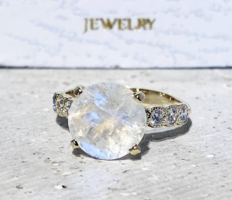 Regenbogen Mondstein Ring - Juni Geburtsstein Goldring Verlobungsring Cocktail Statement Runder von HolyLandJewelry