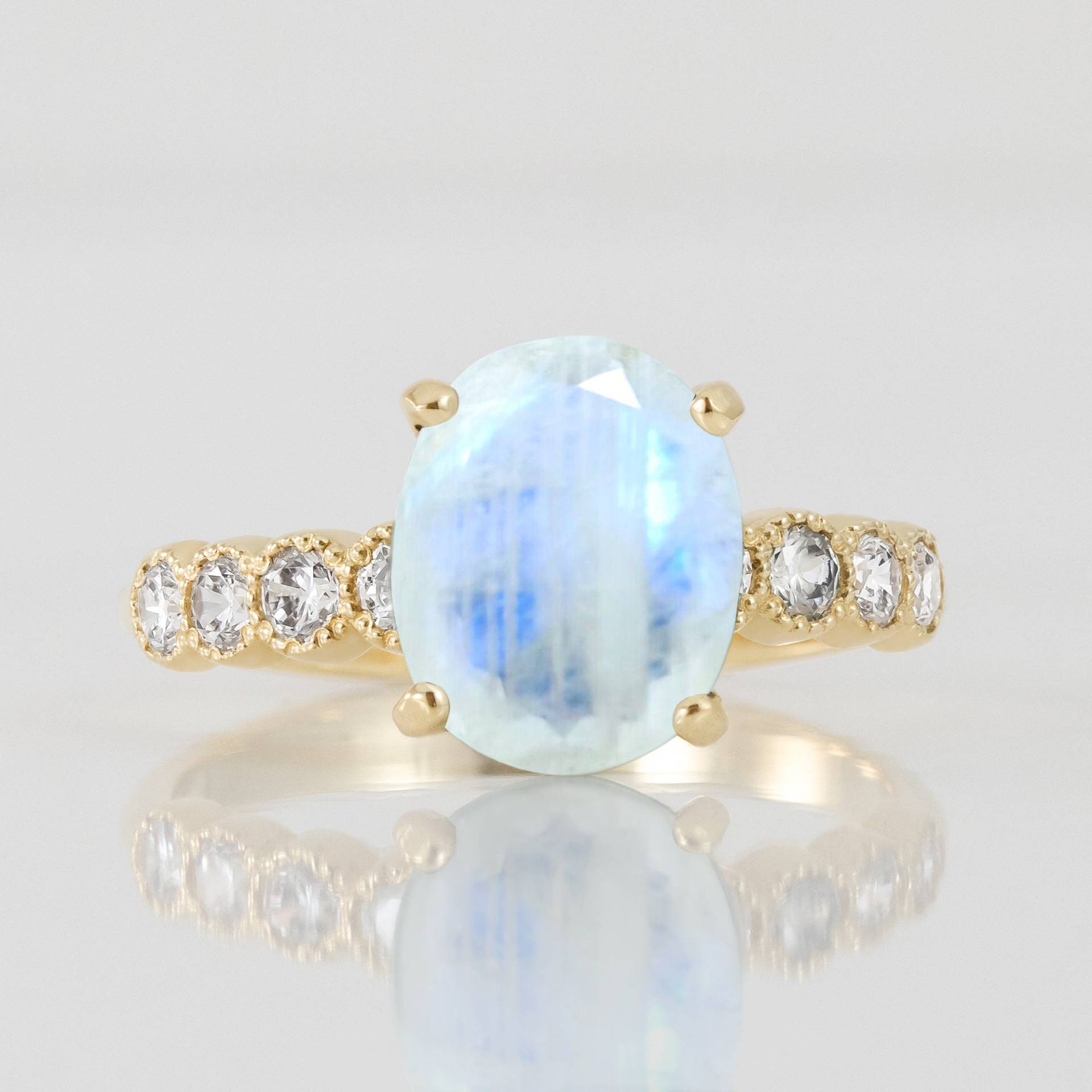 Regenbogen Mondstein Ring - Juni Geburtsstein Statement Gold Verlobungsring Oval Cocktail Prong von HolyLandJewelry