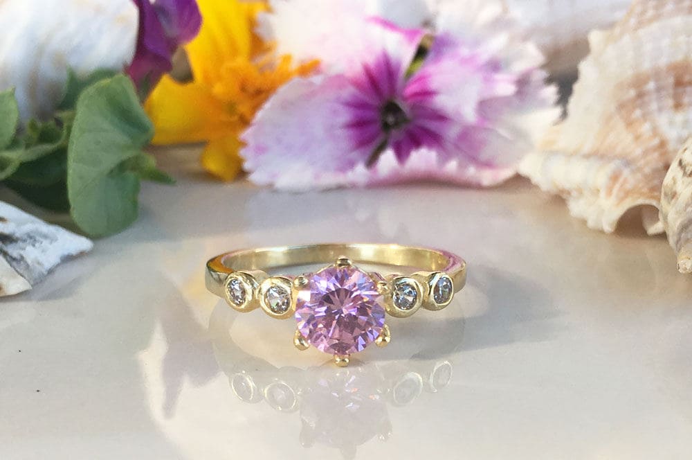 Rosenquarz Ring - Kleiner Stapel Zarter Gold Rosa Quarz Oktober Geburtsstein Edelstein Band von HolyLandJewelry