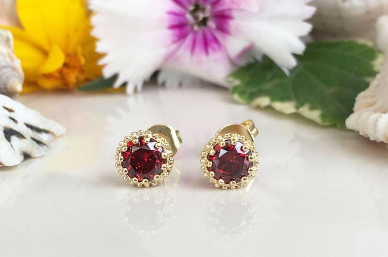 Rote Granat Ohrringe - Echter Edelstein Januar Geburtsstein Post Zarte Ohrstecker Schlichte Gold Runde Rote Granat Ohrringe - Echter Edelstein Januar Geburtsstein Post Zarte Ohrstecker Schlichte Gold Runde von HolyLandJewelry