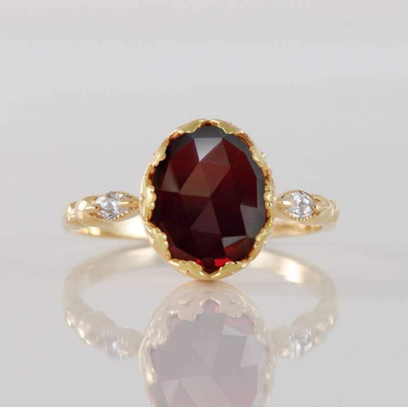 Roter Granat Ring - Echter Edelstein Januar Geburtsstein Statement Oval Zarte Band von HolyLandJewelry