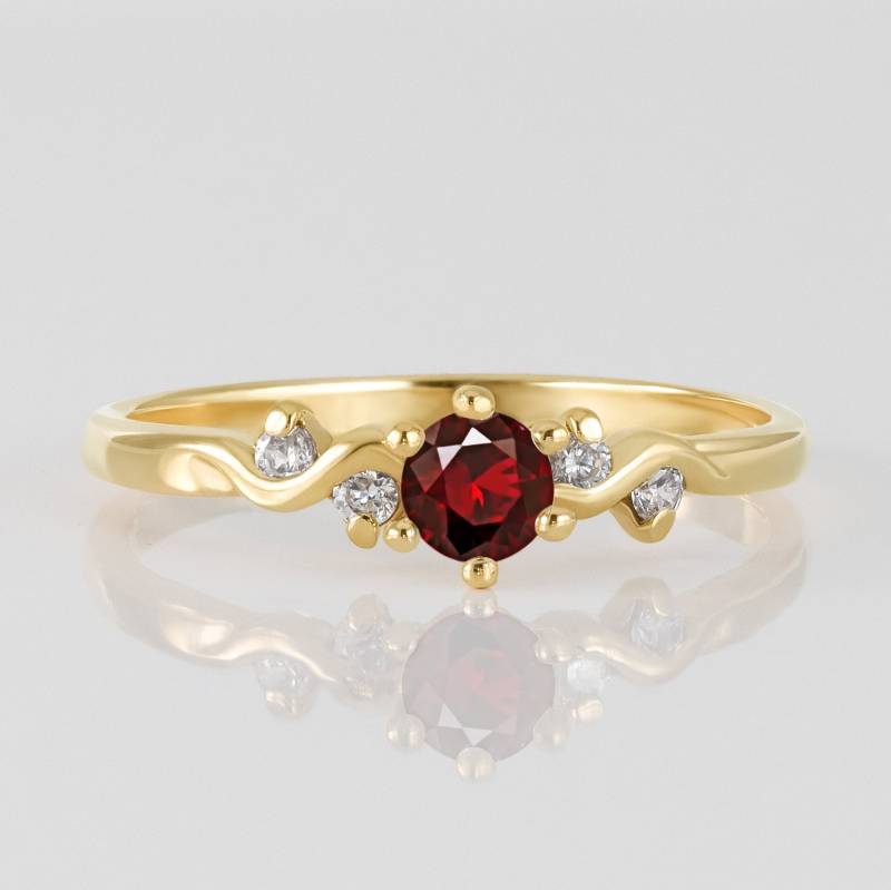 Roter Granat Ring - Goldring Facettierter Stapelring Januar Geburtsstein Schmaler Kleiner Roter Granat Ring - Goldring Facettierter Stapelring Januar Geburtsstein Schmaler Kleiner von HolyLandJewelry
