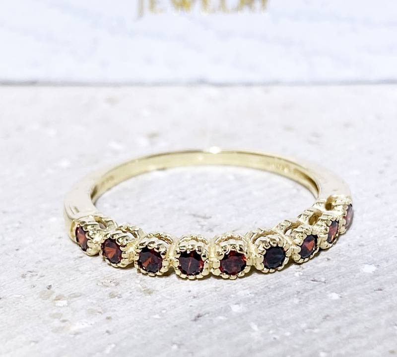 Roter Granat Ring - Goldring Januar Halber Eternity Stapel Edelstein Band Schlichter Schmuck von HolyLandJewelry